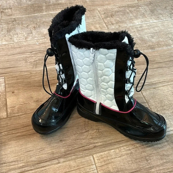 Totes insulated pink, white and black fur rain or snow boots - Picture 1 of 3